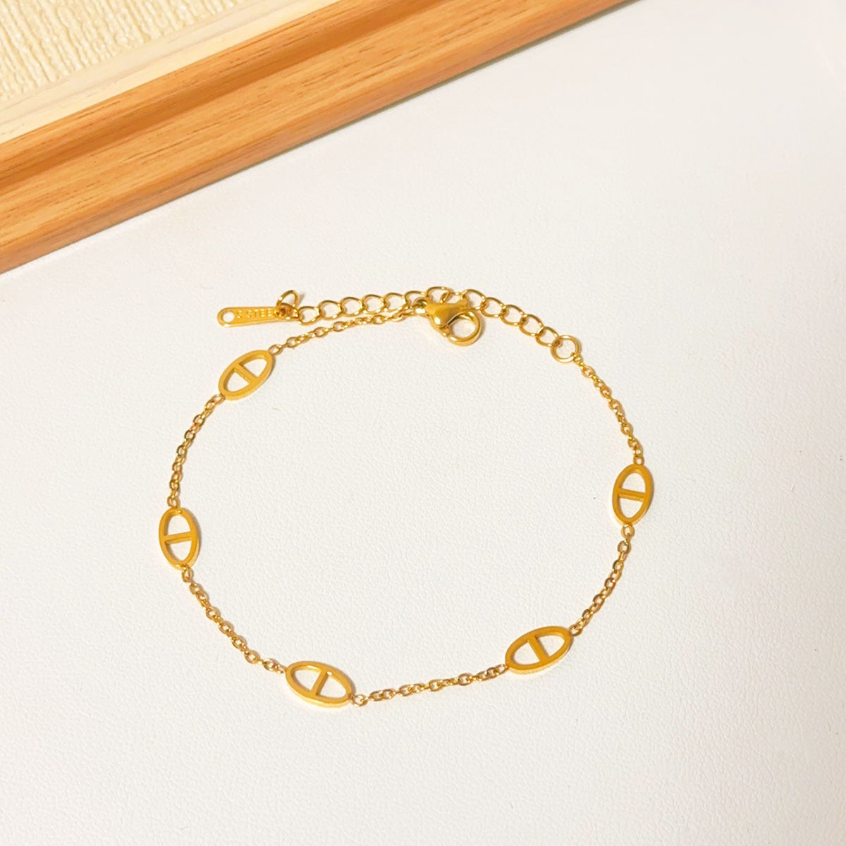Ellen – Pulsera Minimalista de Elegancia Moderna