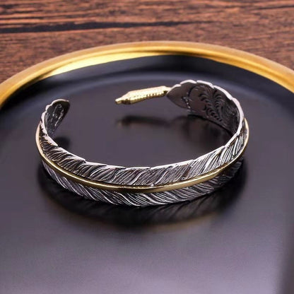 Jessica – Brazalete Manchette Pluma Vintage