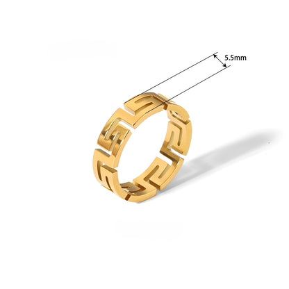 Kaila – Anillo Geométrico Calado de Acero Elegante