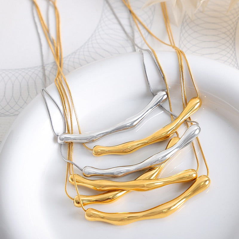 Rosalie – Collar Ola Elegante con Diseño Fluido