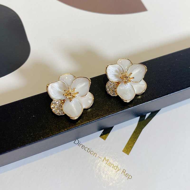 Dolly – Pendientes Dorados Flor con Piedra