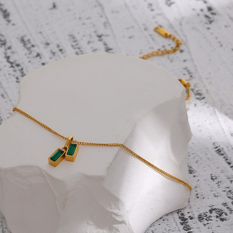 Kreselle – Colgante Doble Verde con Toque de Lujo Sutil