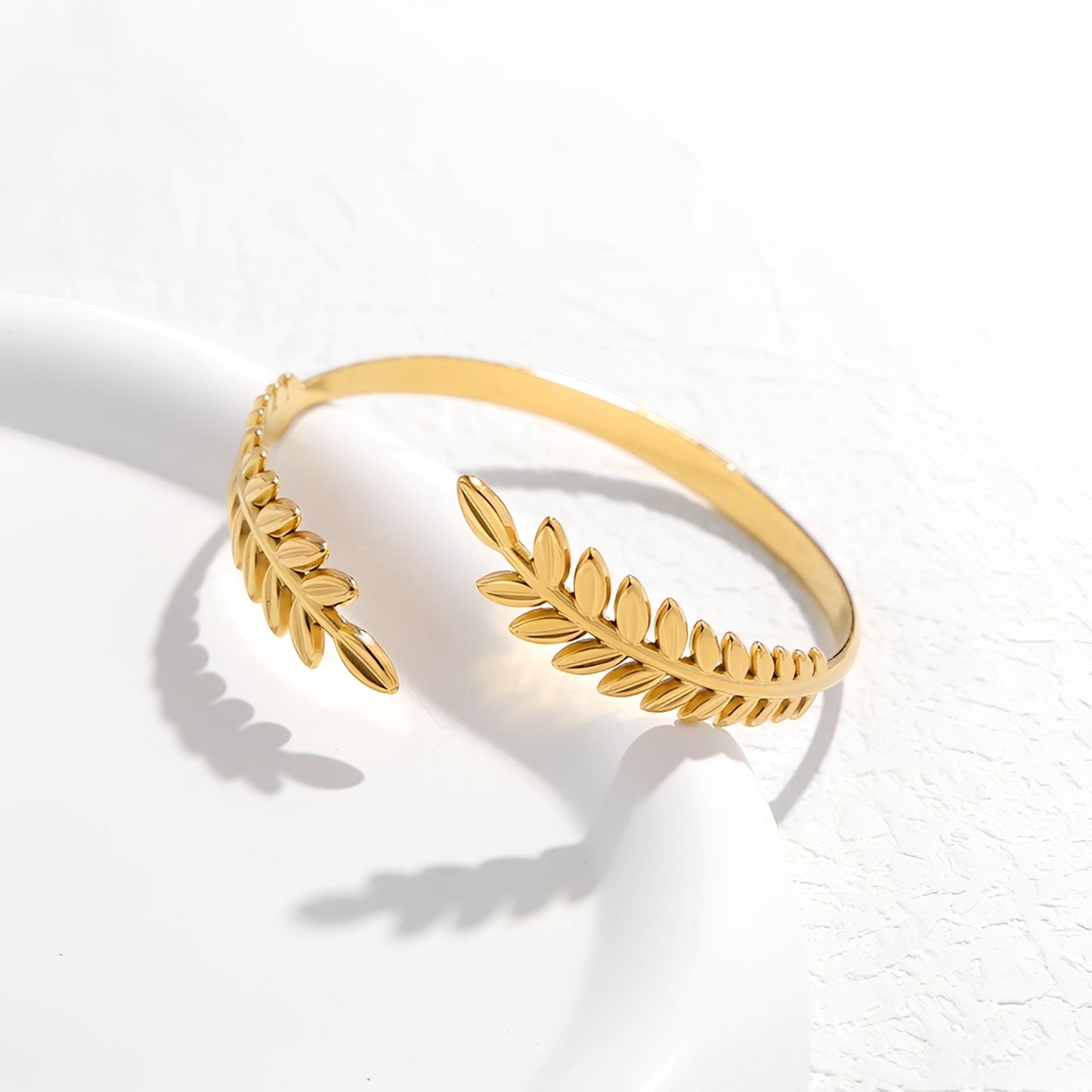 Selena – Pulsera Abierta Hojas Elegantes