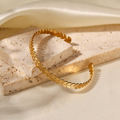 Fely – Brazalete con Diseño de Hojas y Charms