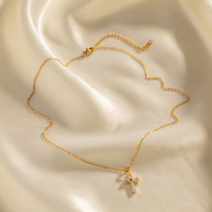 Mae – Collar Cruz de Zirconia Dorado