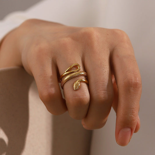 Claire – Anillo Dorado Abierto Diseño Espiral