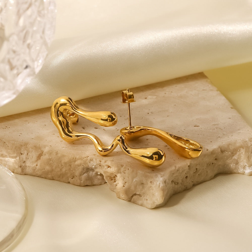 Gina – Pendientes Irregulares con Acabado Dorado