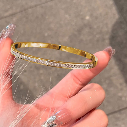 Valerie – Pulsera Brillante de Acero Elegante