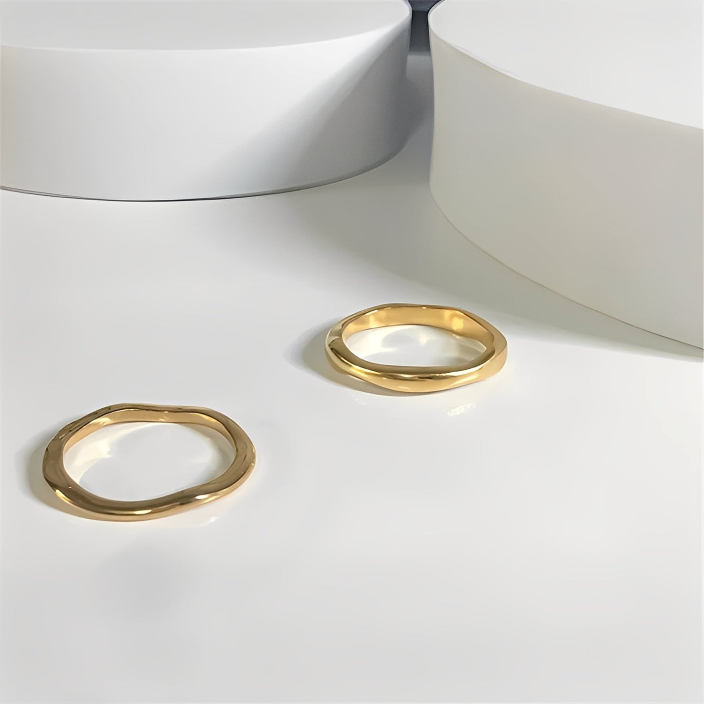 Cess – Anillo Apilable Dorado Elegante