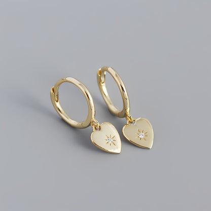 Zendy – Pendientes Metálicos Corazón Durazno