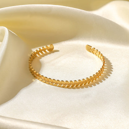 Fely – Brazalete con Diseño de Hojas y Charms