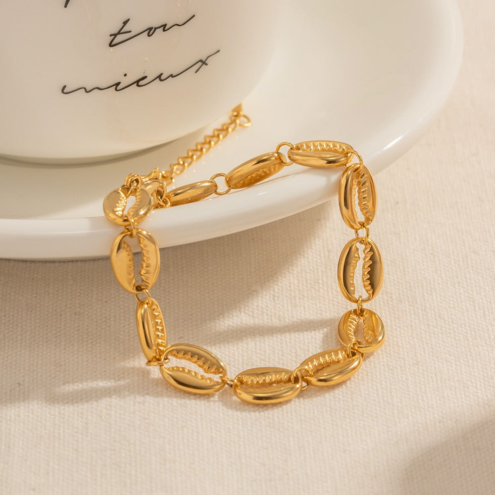 Remy – Pulsera Concha Dorada Elegante