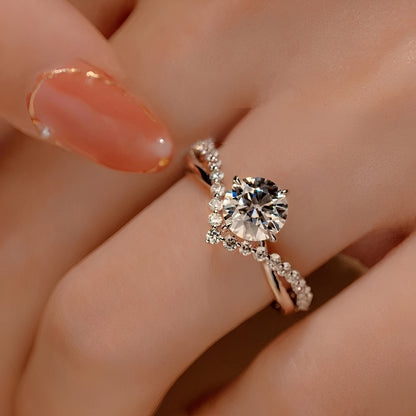 Eila – Anillo Encantador con Cristal Blanco