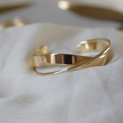 Lina – Pulsera Clásica en Color Dorado