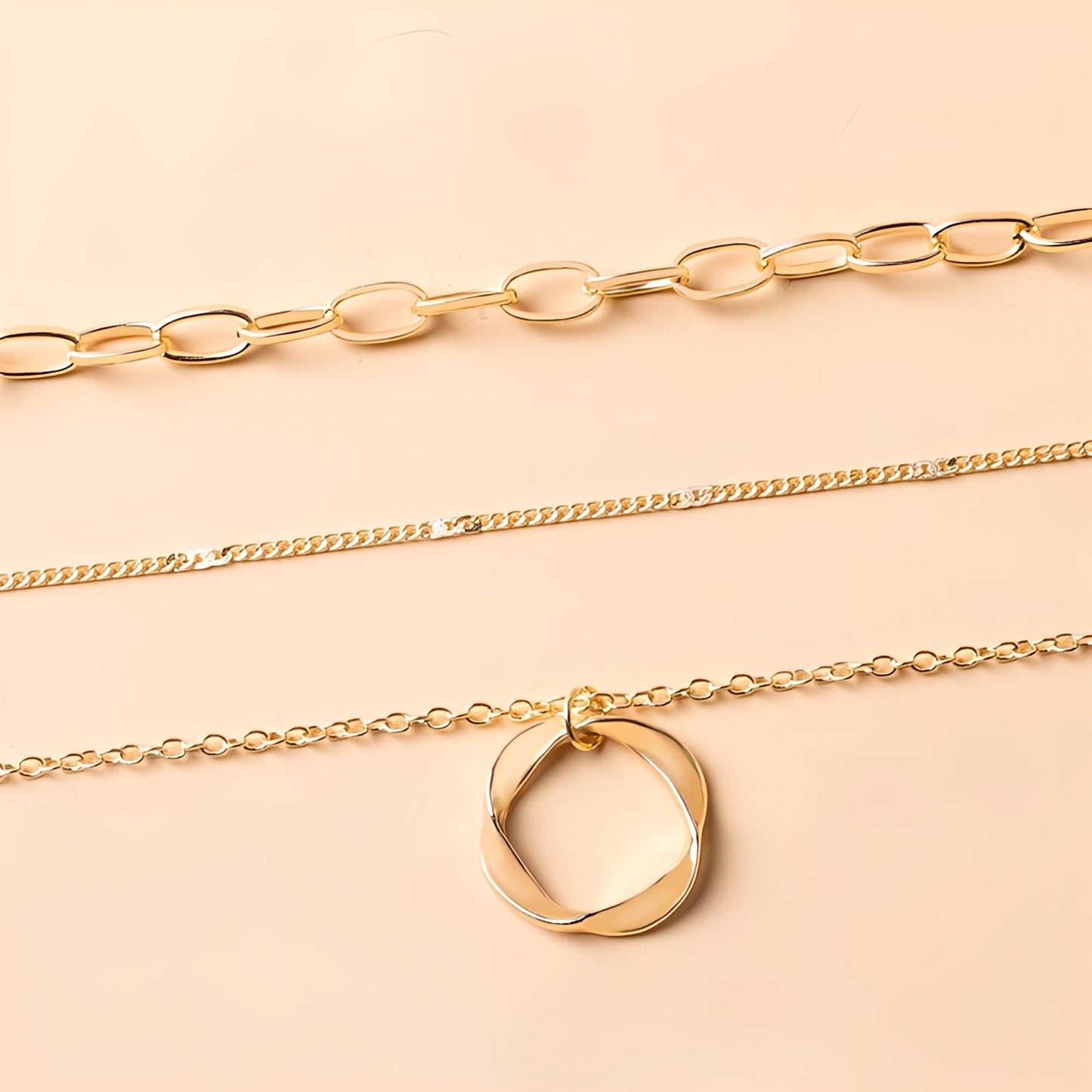 Livia – Collar Dorado Vintage Colgante Elegante