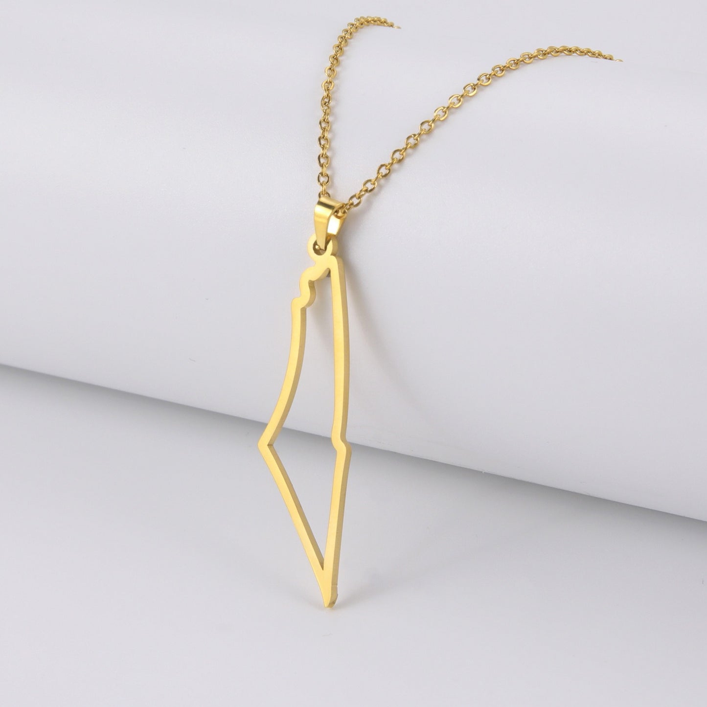 Ariana – Collar con Colgante de Montaña Minimalista