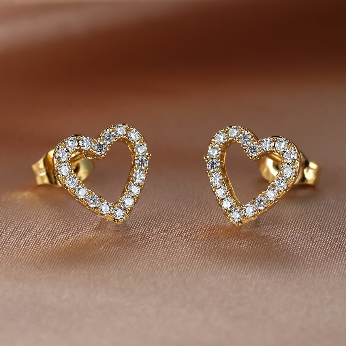 Zendaya – Pendientes Corazón con Zirconia Brillante