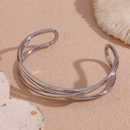 Jane – Pulsera de Triple Capa con Diseño Entrelazado