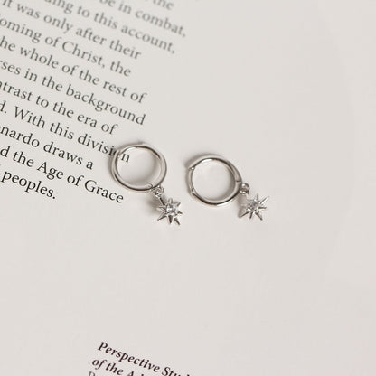 Cess – Pendientes Huggie Micro Pavé Estrella