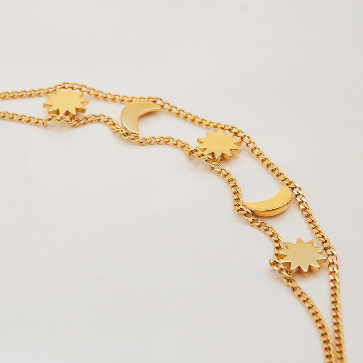 Luna – Pulsera Sol y Luna Dorada Elegante