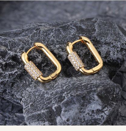 Stacey – Pendientes Cuadrados Incrustados de Zirconio