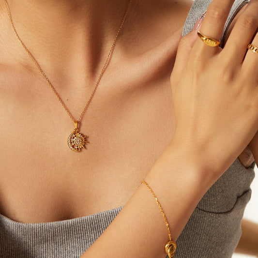 Julie – Collar Sol y Luna con Estilo Elegante y Chic