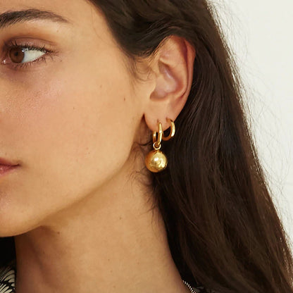 Korra – Pendientes Colgantes Bola Dorada Elegantes