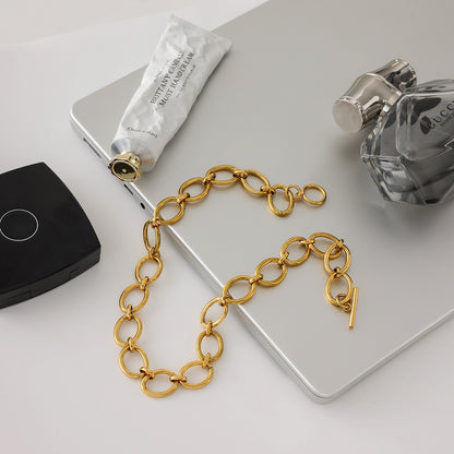 Clara – Collar Geométrico de Círculo Elegante