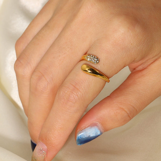 Cely – Anillo Cruzado Pavé