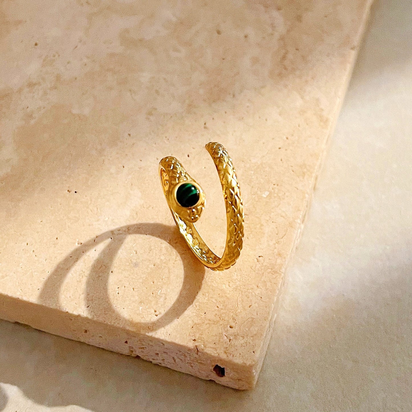 Selene – Anillo Serpiente Vintage en Acero