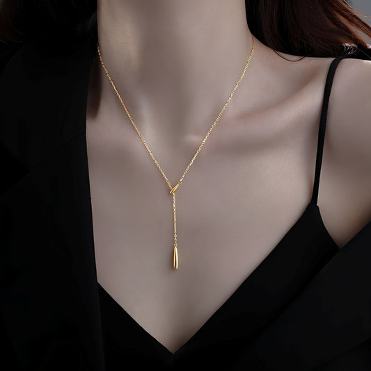 Naomi – Collar Dorado con Colgante Gota