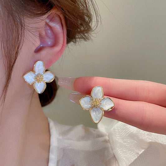 Diana – Pendientes Flor Tridimensionales