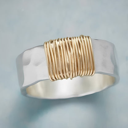 Cecile – Anillo de Plata Elegante con Hilos Dorados