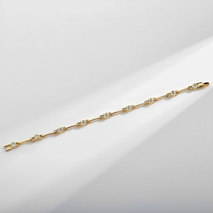 Lucía – Pulsera Elegante de Oro con Circonitas