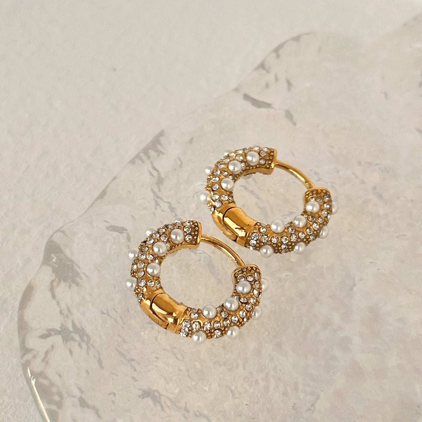 Clarisse – Pendientes Perla y Zirconia Retro Elegantes