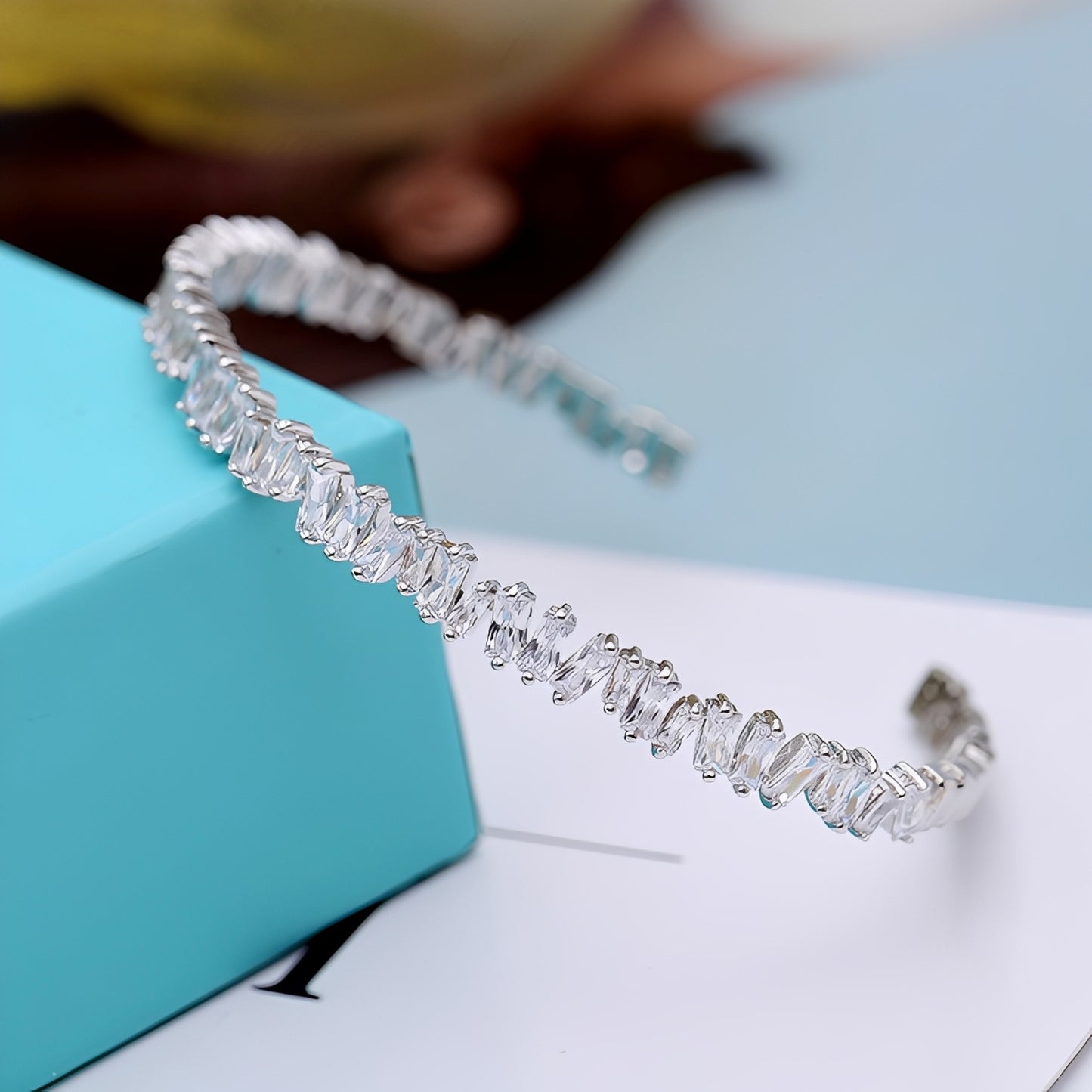 Lara – Pulsera de Zirconia Elegante y Moderna