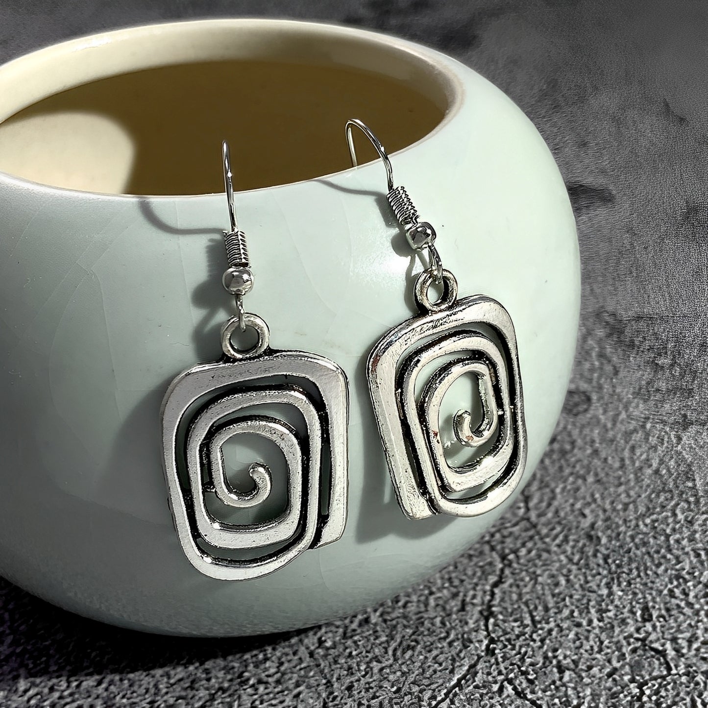 Kaia – Pendientes Boho en Plata con Diseño Espiral