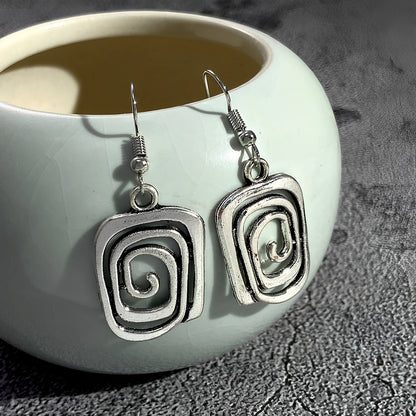 Kaia – Pendientes Boho en Plata con Diseño Espiral