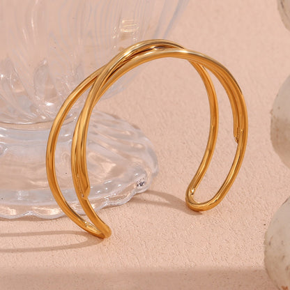 Jane – Pulsera de Triple Capa con Diseño Entrelazado