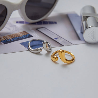 Elira – Anillo Gota Elegante