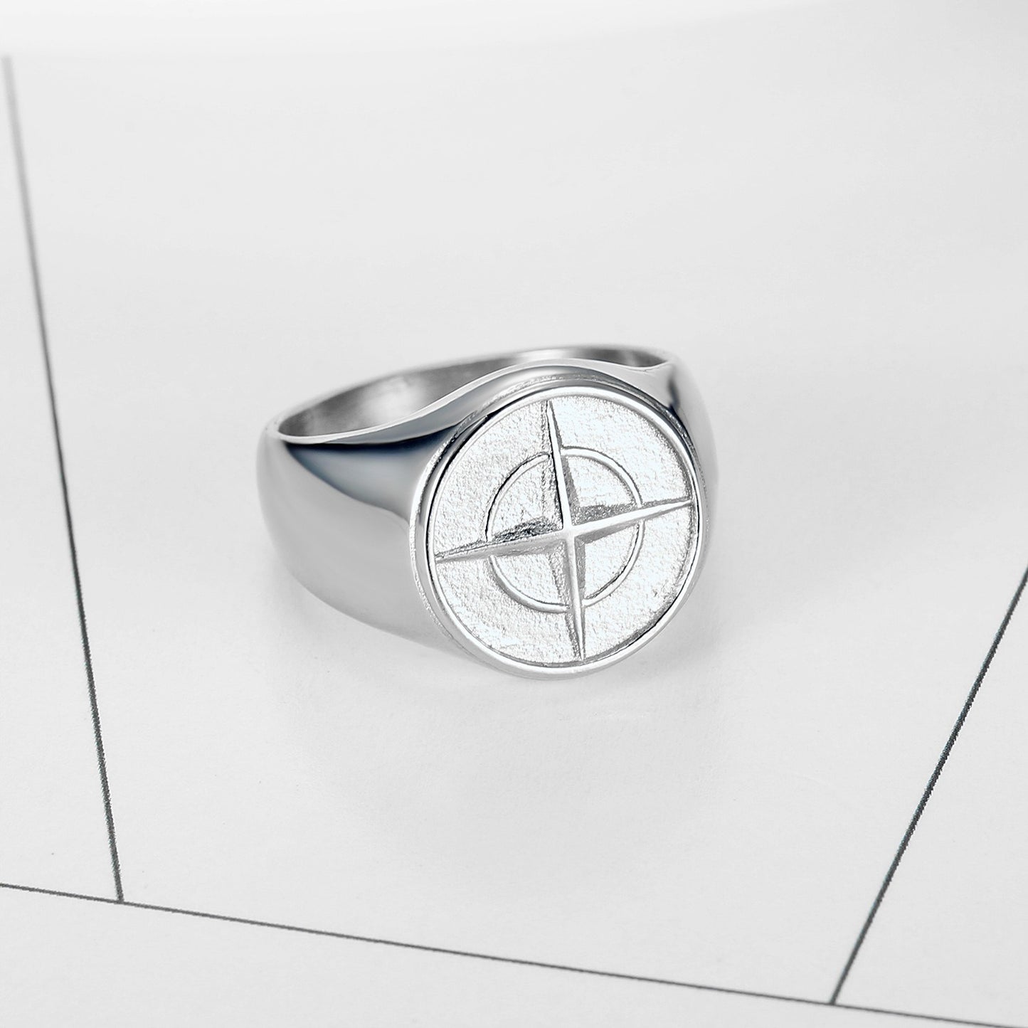 Marina – Anillo Náutico con Diseño de Ancla