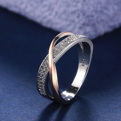 Clara – Anillo Trenzado Plata Vintage con Circonio