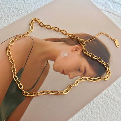 Elea – Collar Simple de Acero Titanio