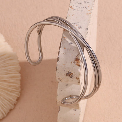 Jane – Pulsera de Triple Capa con Diseño Entrelazado