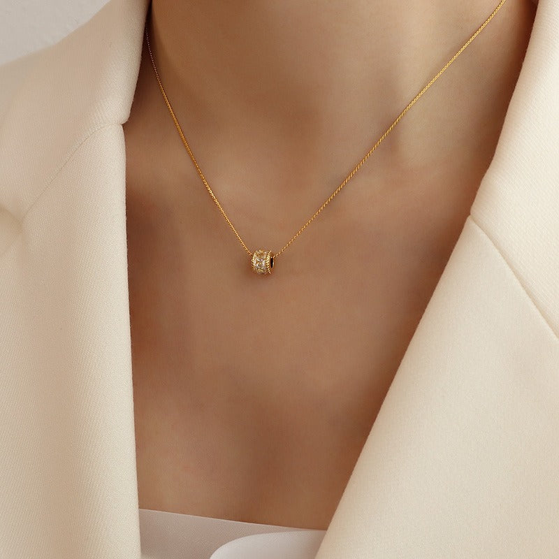 Valerie – Collar Geométrico Minimalista