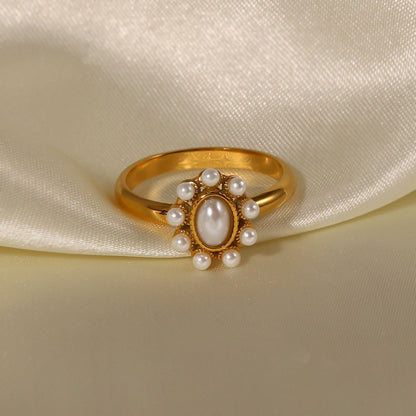 Cynthia – Anillo Dorado con Perla