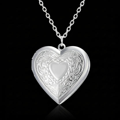 Brianna – Collar Relicario Corazón Elegante