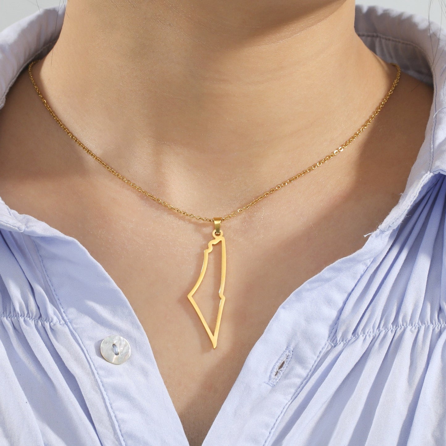 Ariana – Collar con Colgante de Montaña Minimalista