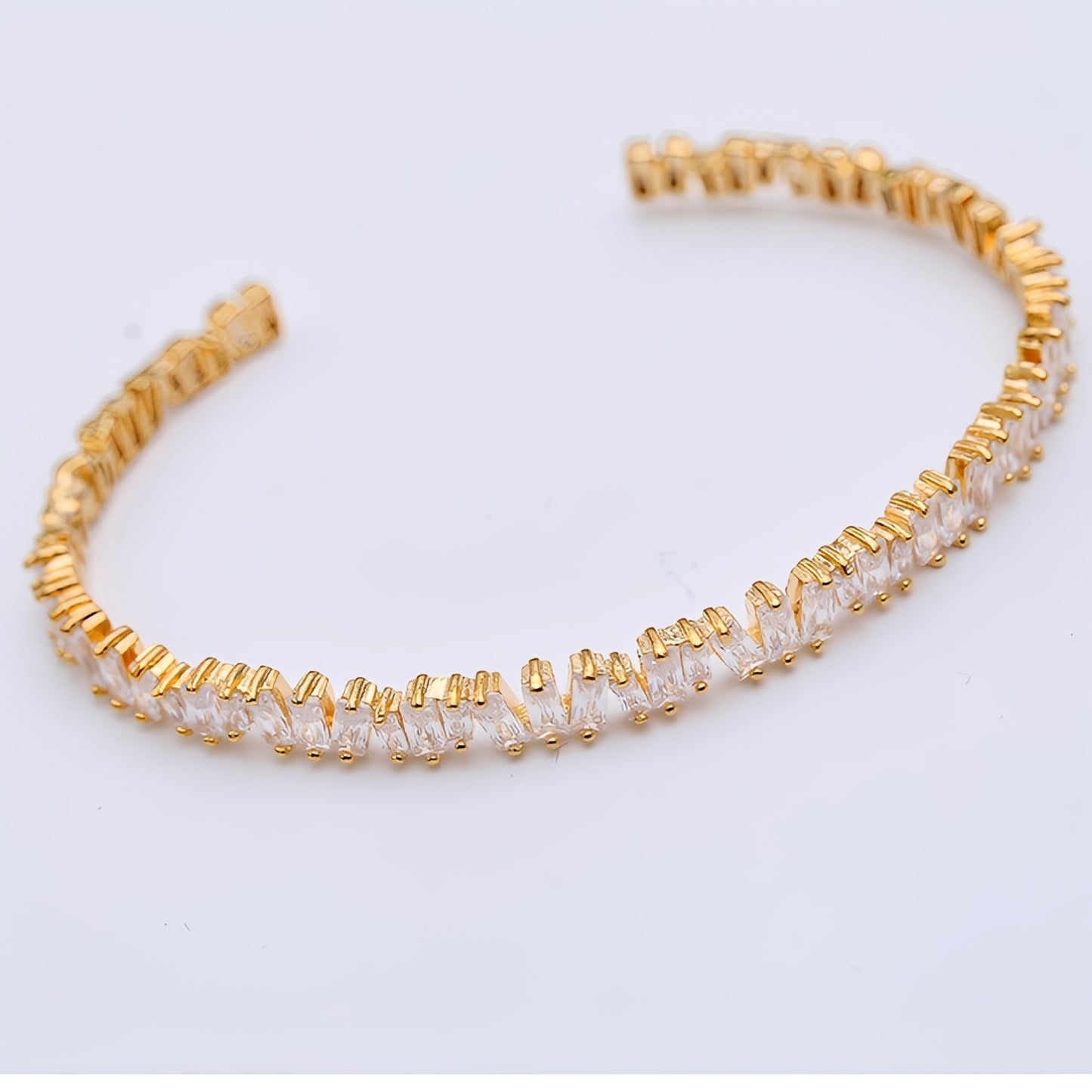 Lara – Pulsera de Zirconia Elegante y Moderna