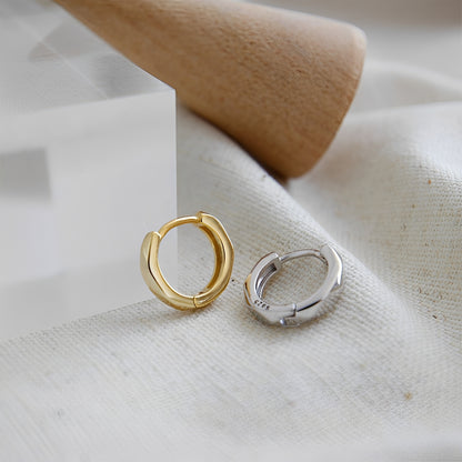 Dara – Pendientes Mini Geométricos Elegantes